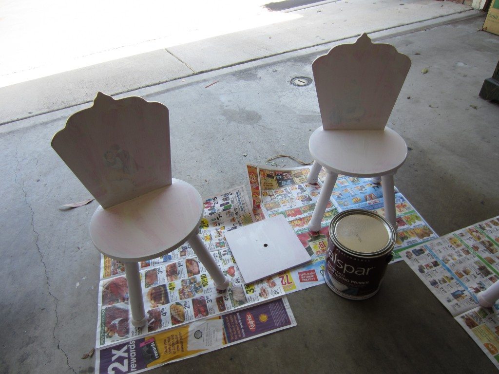 Chairs and lid with primer