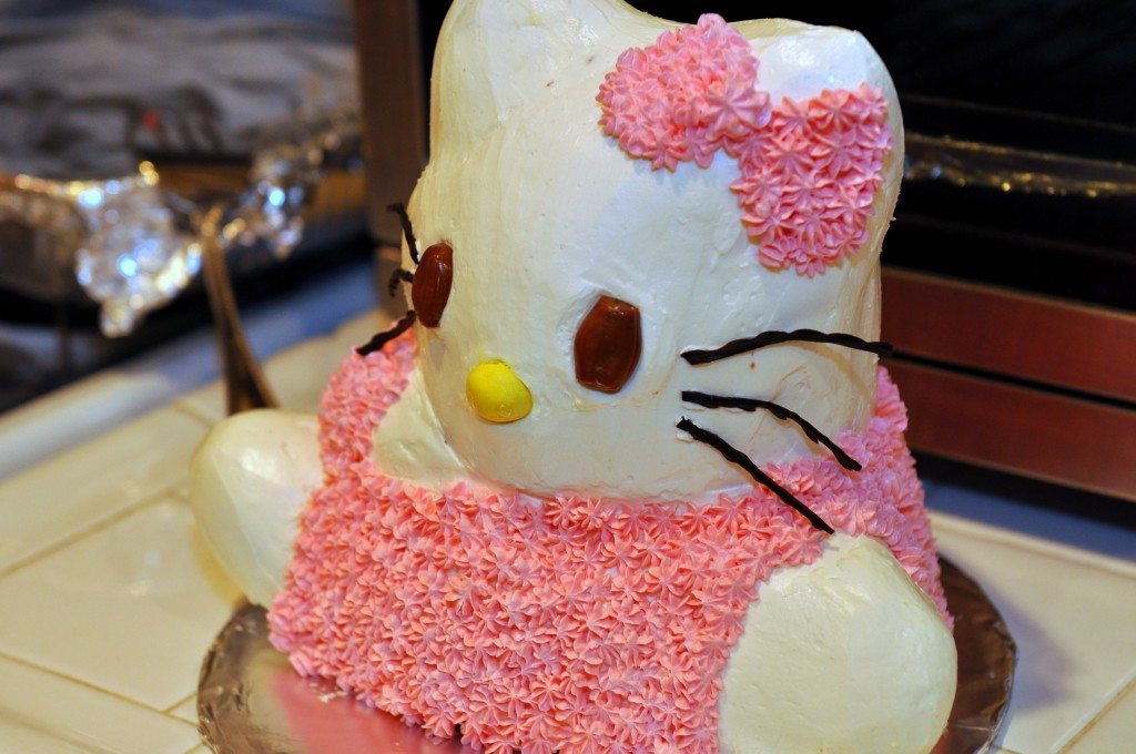 Bánh tự làm lấy cảm hứng từ bữa tiệc Hello Kitty