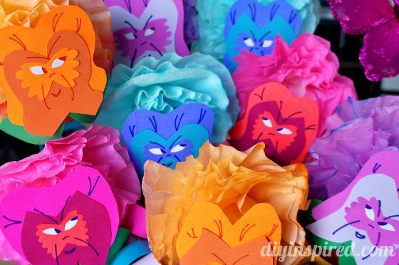 paper-flowers-with-faces (560x372)