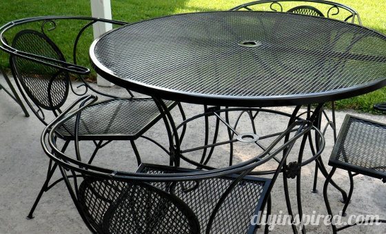 Table and Chairs 004 (560x340)