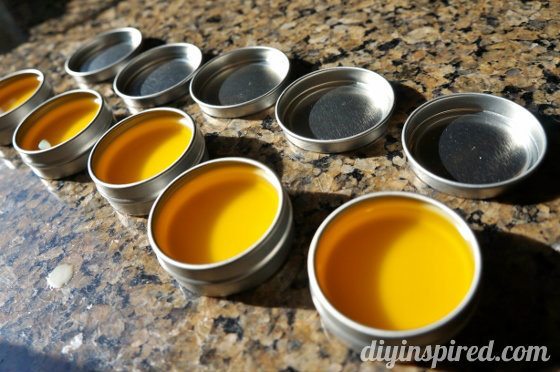 how-to-make-your-own-lip-balm (4)