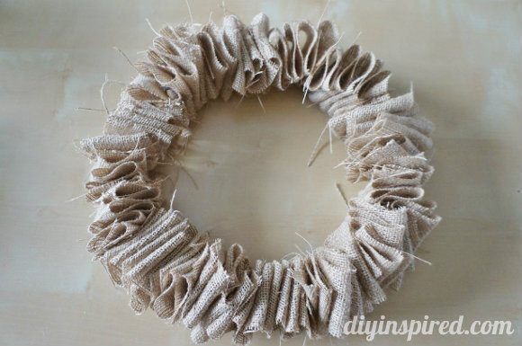 how-to-make-a-burlap-wreath (3)
