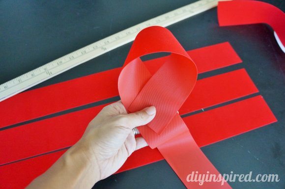 how-to-make-a-bow-from-ribbon (2)