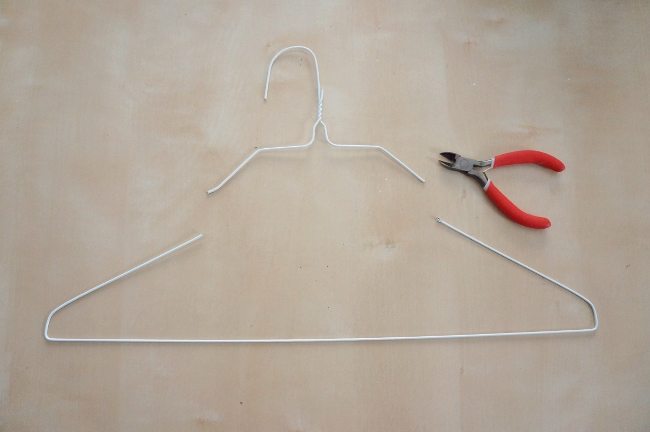 Repurposed Wire Hanger Idea