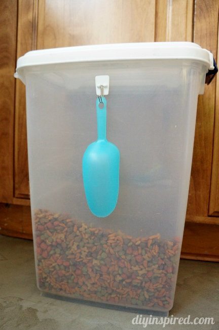 Clever dog food scoop idea