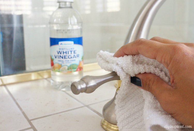 Clever All Natural Spring Cleaning Tips with Vinegar