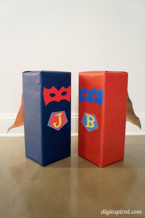 Superhero Gift Wrapping with Paper Cape (2)