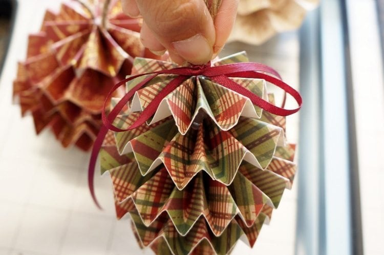 DIY Paper Christmas Ornaments Ribbon