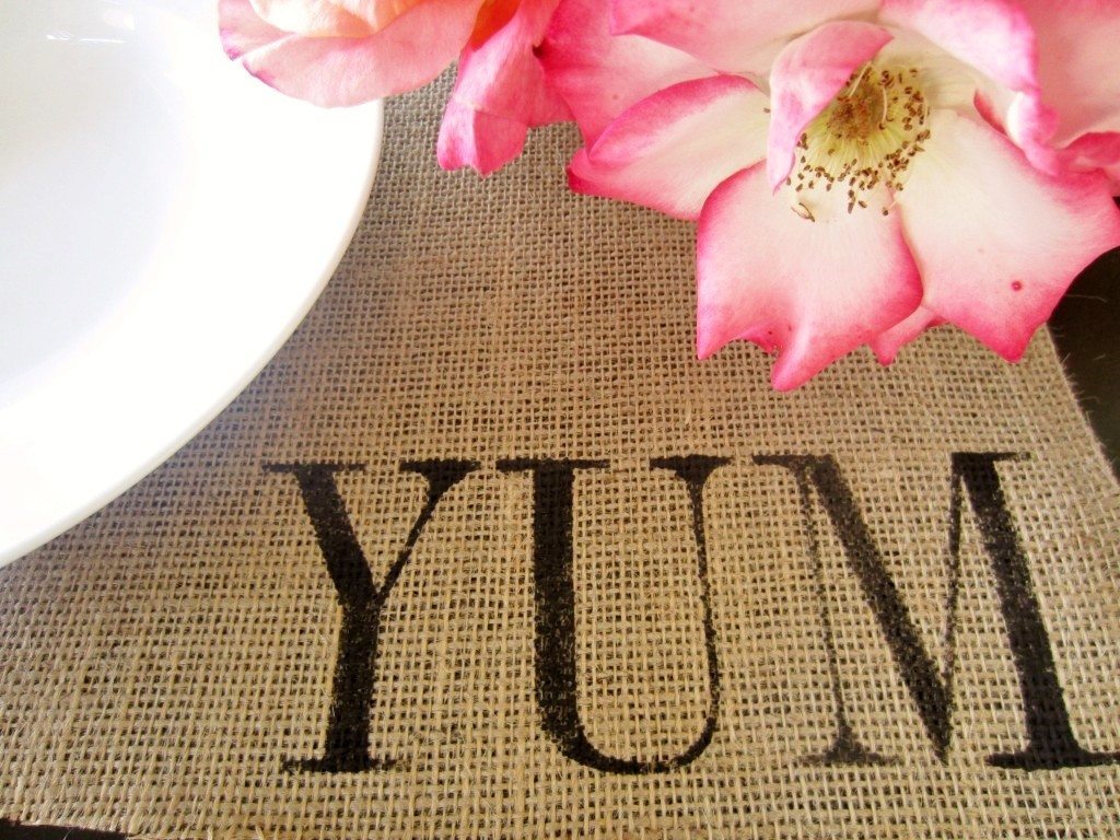 Burlap Stenciled Placemats for Thanksgiving