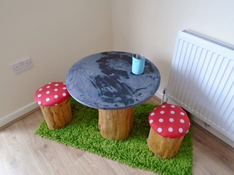 DIY Tree Trunk and Toadstools Table (1)