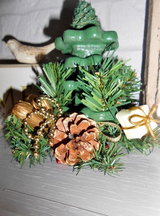 Water Faucet Covers to Christmas Tree (3)