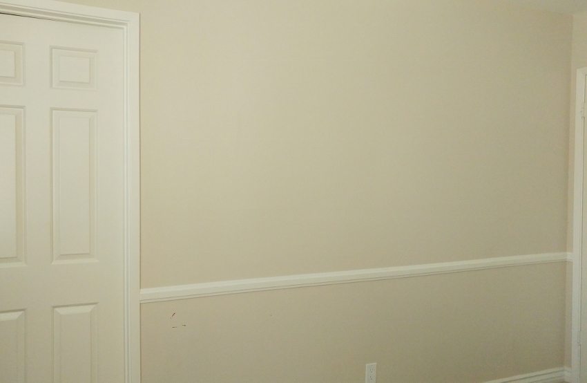 Wall with Chair Rail