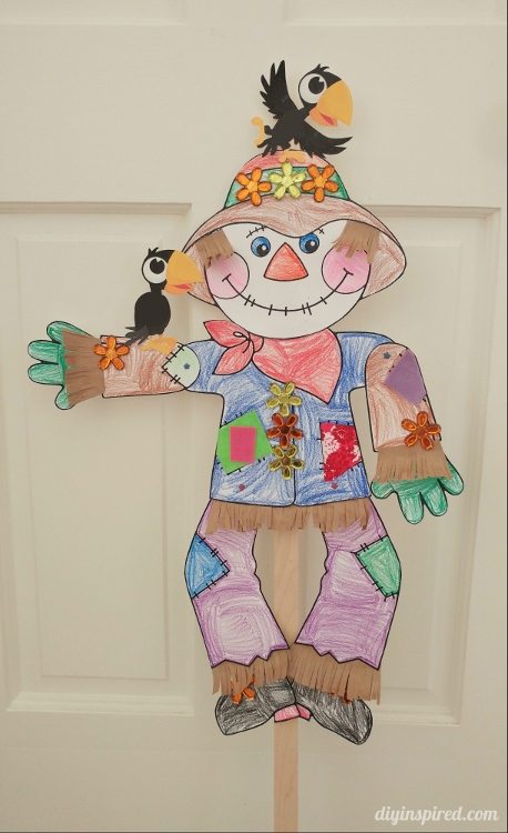 dancing-scarecrow-puppet-fall-craft-for-kids