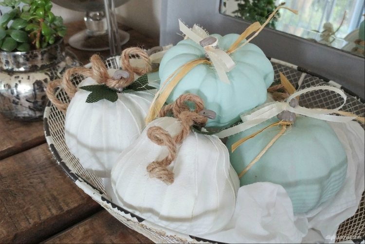 upcycled-chalk-paint-pumpkins