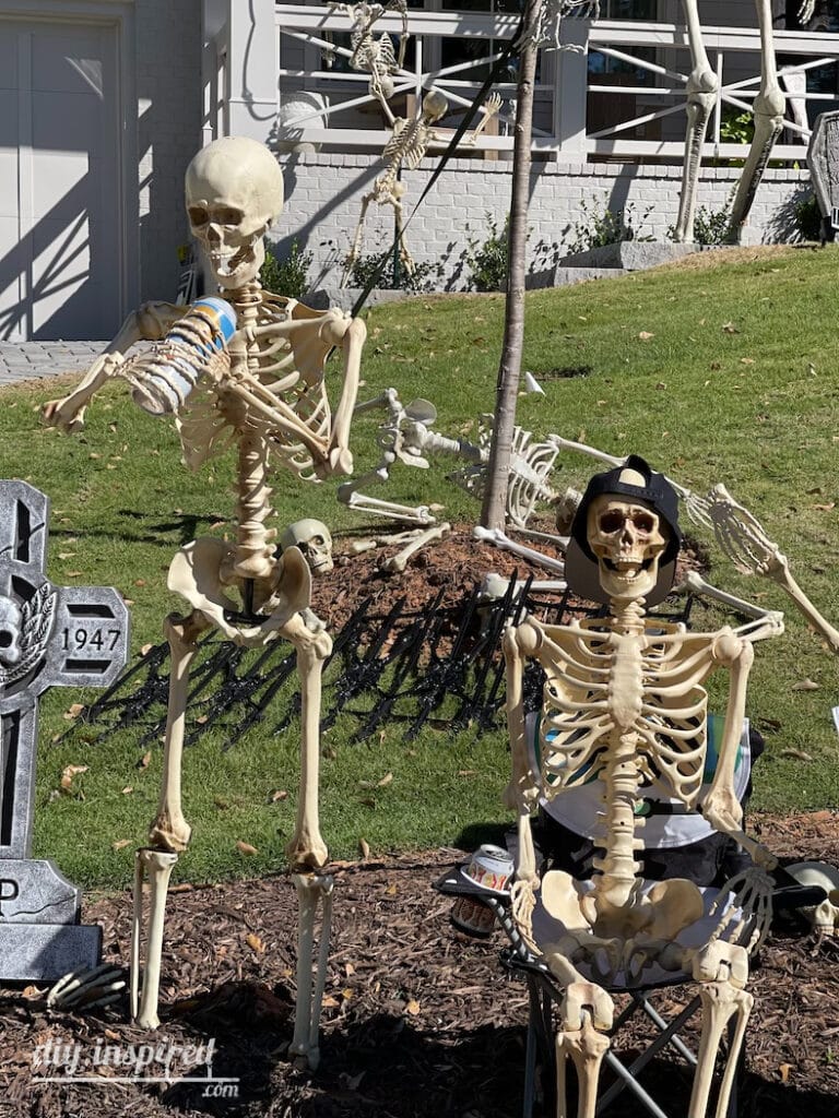 Partying Skeletons for Halloween DIY
